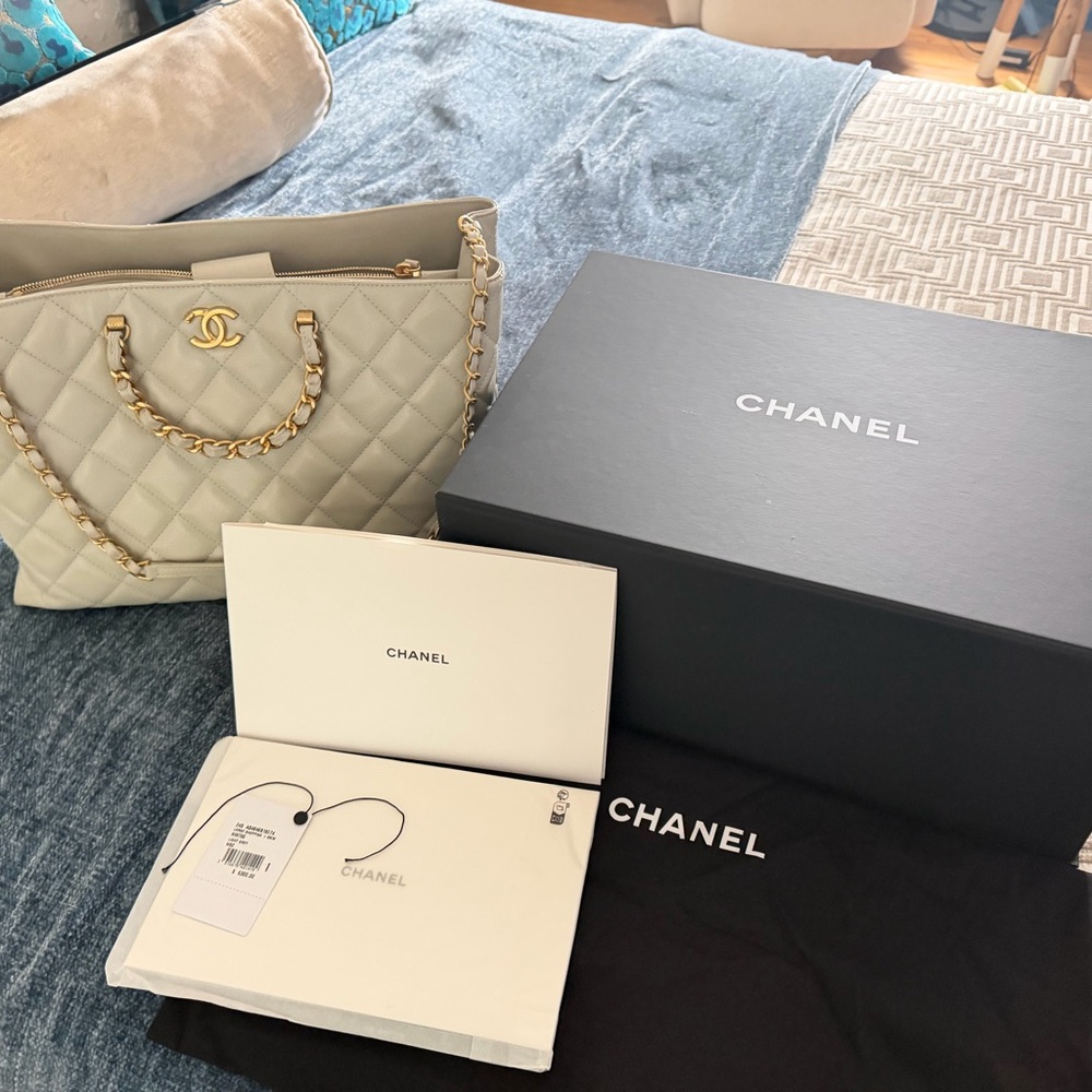 Chanel Cream Quilted Shoulder Bag with Gold Accents